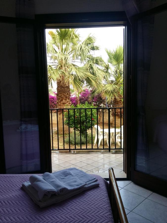 Hibiscus Rosso Villa Donnalucata  Buitenkant foto