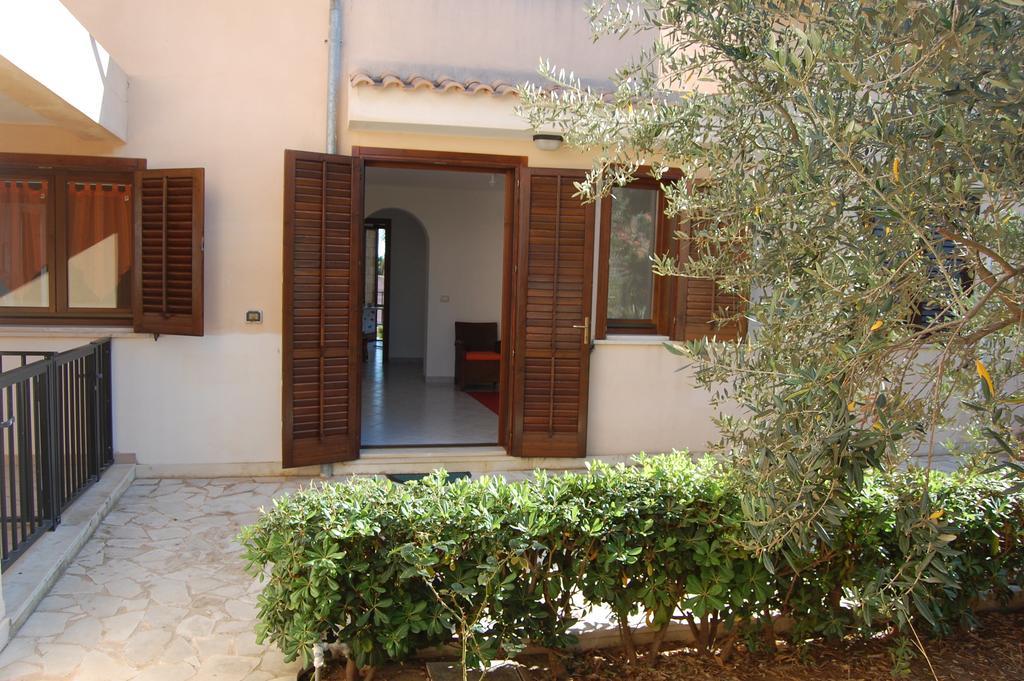Hibiscus Rosso Villa Donnalucata  Buitenkant foto