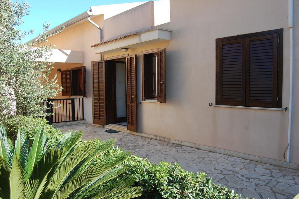 Hibiscus Rosso Villa Donnalucata  Buitenkant foto