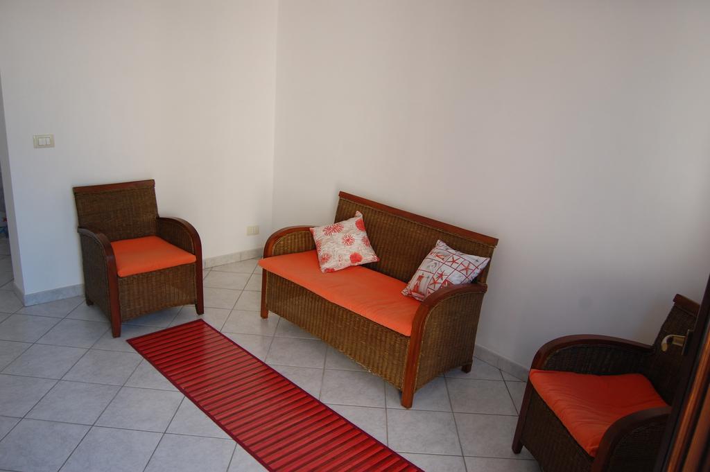 Hibiscus Rosso Villa Donnalucata  Buitenkant foto